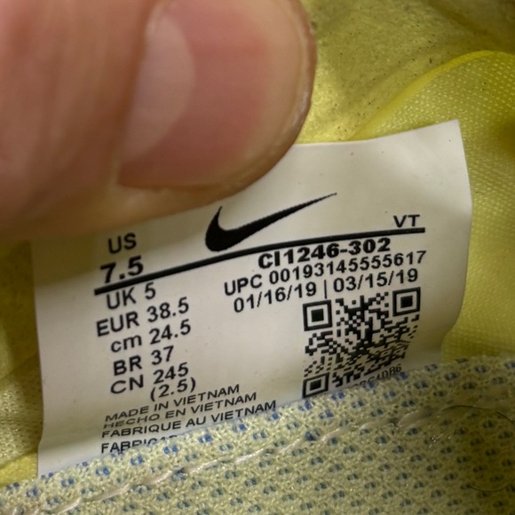 Women’s Nike Air VaporMax 2019 Volt Neon Yellow Running Shoes Size 7.5 - Picture 15 of 15